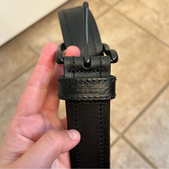 Genuine Dickies Black Leather Belt with Black Buckle Size 44 Casual Classic - Picture 6 of 6